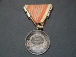 Stříbrná medaile za statečnost, 1. třídy 1914-1917 na hraně značka A, původní páska za 2x udělení, značka ZIMBLER WIEN