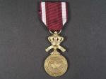 Zlatá medaile řádu koruny