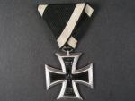 Železný kříž II.tř. na původní trojúhelníkové stuze, pro rakouské vojáky