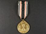 Čestné vyznamenání Německé legie s bojovým odznakem na stuze