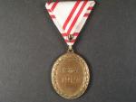 Bronzová čestná medaile za zásluhy o červený kříž s válečnou dekorací, nová stuha
