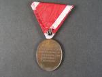 Bronzová jubilejní dvorní medaile na stuze pro vojáky, chybí štítek na stuze