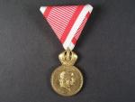 Vojenská záslužná medaile Signum Laudis F.J.I., zlacený bronz, nová stuha