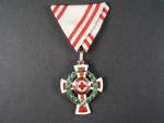 Vyznamenání za zásluhy o červený kříž, kříž II. stupně s válečnou dekorací, Ag