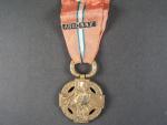 Československá revoluční medaile varianta s podpisem medailera se štítkem ARGONNY
