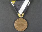 Pamětní medaile na válku Prusko Dánskou s nápisem na hraně (nová stužka)