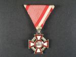 Vojenský záslužný kříž III. třídy s vál. dekorací, Ag, Au