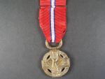 Československá revoluční medaile dutá varianta bez podpisu medailera se štítkem DOSSALTO
