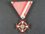 Vojenský záslužný kříž III. třídy s vál. dekorací, Ag, výroba F. Rothe