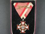 Vojenský záslužný kříž s válečnou dekorací, provedení 1867-1882, Ag, Au, původní vojenská stuha s meči, originální etue