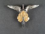 Odznak polní letounový pozorovatel zbraní, náhradní na pracovní stejnokroj, úprava na šroub