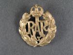 Odznak RAF na lodičku, ulomené úchyty