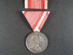 Stříbrná medaile za statečnost, 1. třídy 1914-1917 na hraně značka A, původní vojenská stuha