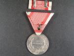 Stříbrná medaile za statečnost, 1. třídy 1914-1917 na hraně značka A, původní vojenská stuha