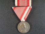 Medaile za statečnost II. třídy, postříbřená bronz, původní vojenská stuha, vydání 1917 - 1918