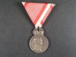 Stříbrná vojenská záslužná medaile Signum Laudis Karel, Ag, původní voj. stuha