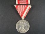 Medaile za statečnost I. třídy, Ag, na hraně značka A, původní vojenská stuha, vydání 1914 - 1917
