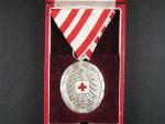 Stříbrná medaile za zásluhy o červený kříž + etue