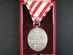 Stříbrná medaile za zásluhy o červený kříž + etue