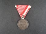 Medaile za statečnost II. třídy, Ag, nová vojenská stuha, vydání 1917 - 1918, hranky