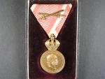 Vojenská záslužná medaile Signum Laudis F.J.I., bronz + etue