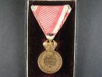 Vojenská záslužná medaile Signum Laudis F.J.I., bronz + etue
