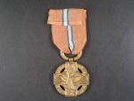 Československá revoluční medaile, těžký typ, varianta s podpisem medailera, číslem 31
