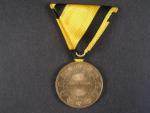 Záslužná medaile Za 40 let věrné služby z r. 1898, na stuze pro vojenské osoby