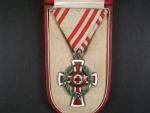 Čestné vyznamenání Za zásluhy o Červený Kříž s válečnou dekorací II. tř., Ag, orig. etue