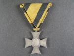 Vojenský služební kříž III.tř. za 6 let služby, vydání z let 1913 - 1918, náhradní kov, původní stuha