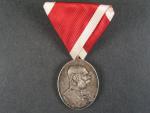 Stříbrná jubilejní dvorní medaile na stuze pro vojáky, Ag, chybí štítek na stuze, nová stuha