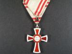 Vyznamenání za zásluhy o červený kříž, kříž II. stupně, Ag, mírně poškozený smalt v mezikruží, původní stuha