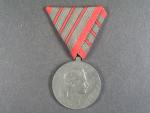 Medaile Za zranění z r. 1917 na stuze za tři zranění, na hraně značka W&A a 1918