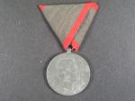 Medaile Za zranění z r. 1917 na stuze pro trvalou invaliditu, na hraně značka W&A a 1918