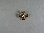 Odznak ve prospěch vál. fondu s motivem železného kříže