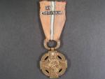Československá revoluční medaile, těžký typ, varianta s podpisem medailera se štítkem ARGONNY a č.24