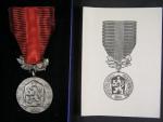 Medaile - Za zásluhy o obranu vlasti - ČSSR, etue + udělovací knížka