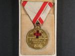 Medaile za zásluhy o Červený kříž 1912-1913, zlacená bronz, originální etue