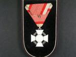 Vojenský záslužný kříž III. třídy s vál. dekorací, Ag, na vál. stuze, výroba V. Mayer, originální etue