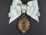 Stříbrná záslužná medaile královny Natalie za péči o raněné a nemocné vojáky, originální etue