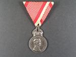 Stříbrná vojenská záslužná medaile Signum Laudis Karel, Ag, na hraně značka A, původní voj. stuha
