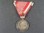 Medaile za statečnost II. třídy, Ag, původní vojenská stuha s páskou za 2x udělení, vydání 1917 - 1918