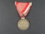 Medaile za statečnost II. třídy, náhradní kov, původní vojenská stuha, vydání 1914 - 1917