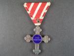 Záslužný kříž pro vojenské duchovní II.stupeň, postříbřený bronz, původní stuha