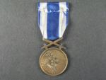 Československá vojenská medaile „za zásluhy“ bronzová + etue