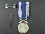 Československá vojenská medaile Za zásluhy, stříbrná + miniatura, dekret a etue