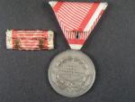 Medaile za statečnost I. třídy, náhradní kov, postříbřený zinek, původní vojenská stuha, vydání 1914 - 1917