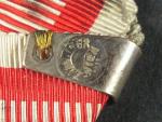 Medaile za statečnost II. třídy, náhradní kov, původní vojenská stuha, ocelová páska za 2x udělení značená ZIMBLER WIEN, vydání 1914 - 1917