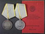 Medaile za bojové zásluhy č.2618288, druhá nečíslovaná + udělovací knížka na obě medaile