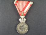 Stříbrná vojenská záslužná medaile Signum Laudis F.J.I., Ag, původní voj. stuha s meči